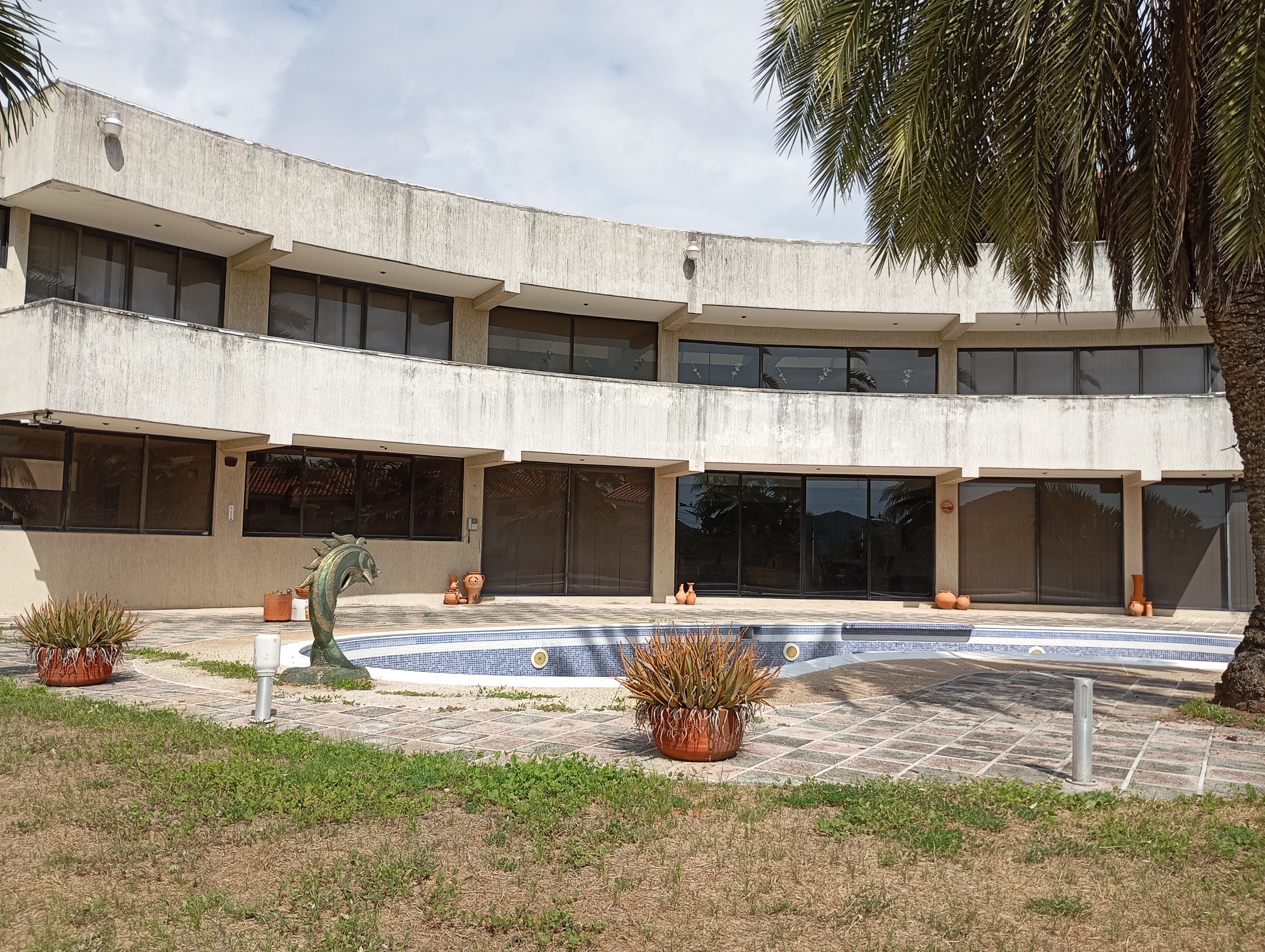 MAJESTUOSA  CASA MUY CERCA DE PLAYA EL AGUA