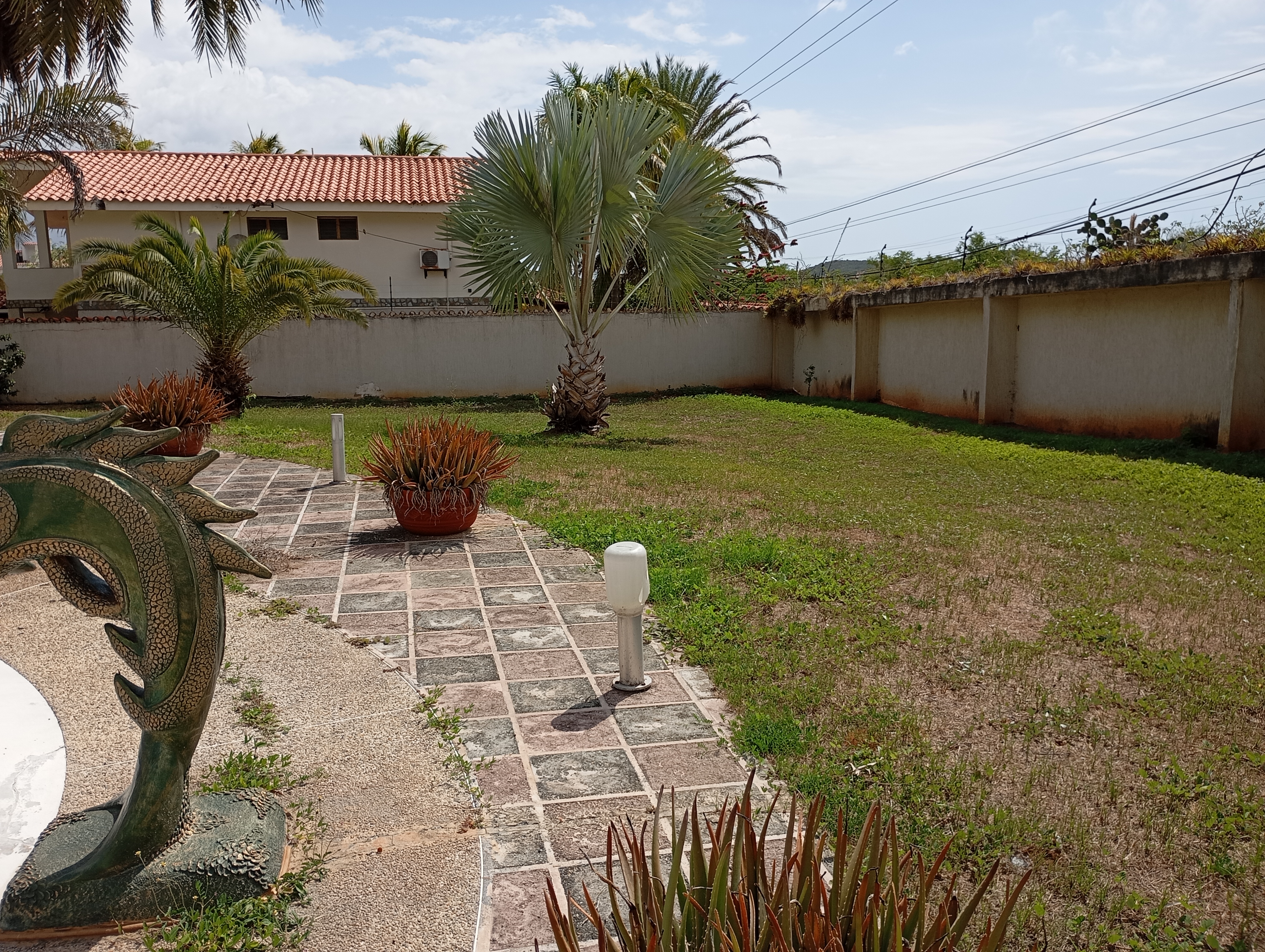 MAJESTUOSA  CASA MUY CERCA DE PLAYA EL AGUA